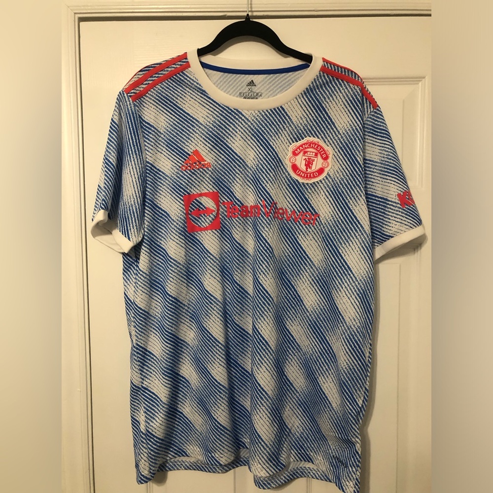 Adidas Mens Manchester United jersey. Size XL. NWT.